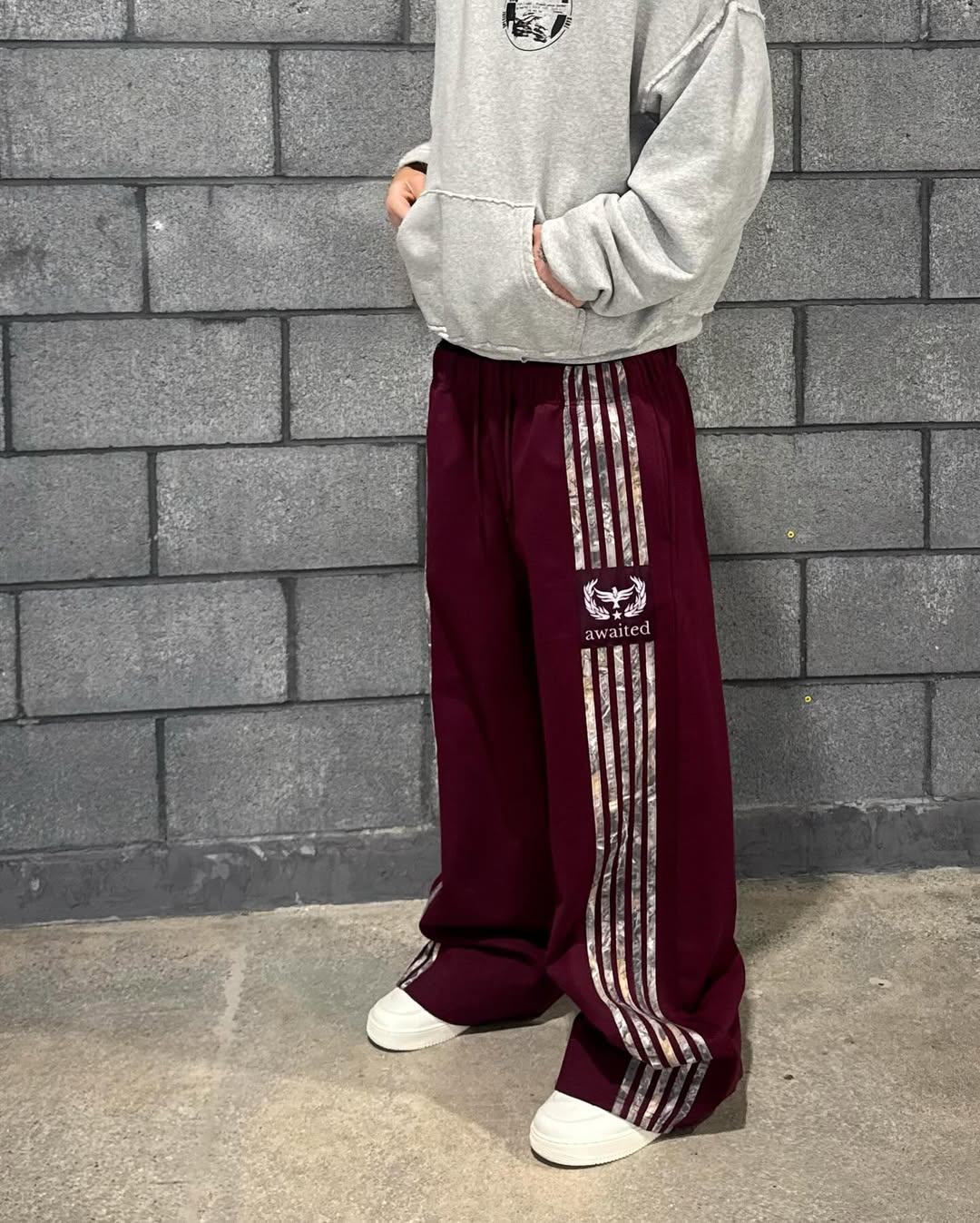 MAROON MILITIA SWEATS