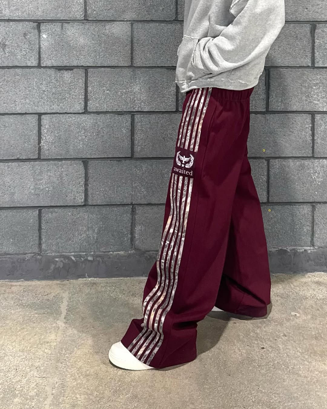 MAROON MILITIA SWEATS